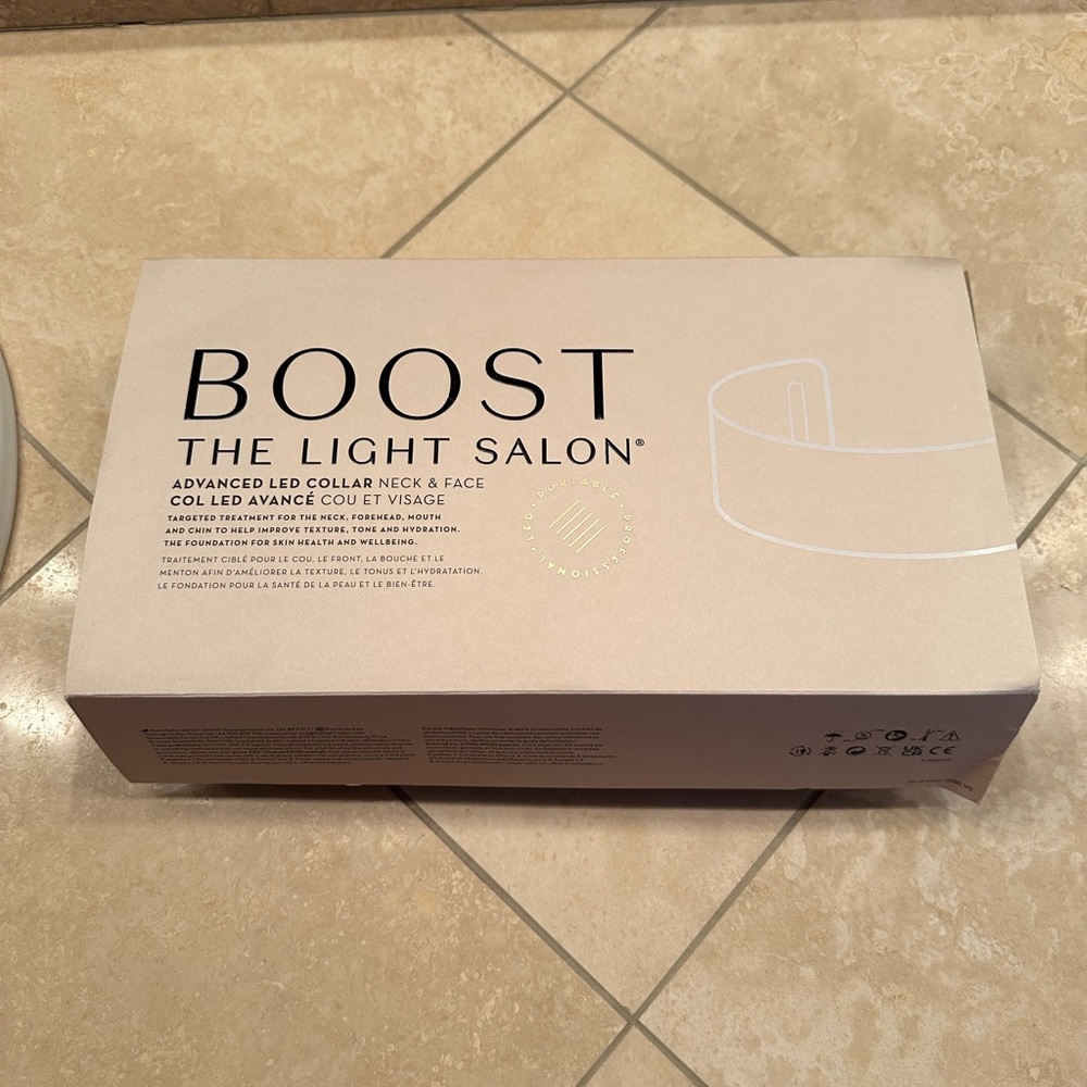 The Light Salon Boost LED collar, never used, in box